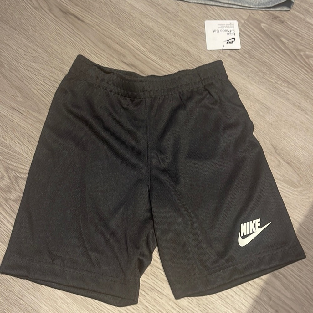 NWT Nike 2 piece short set - Picture 3 of 4
